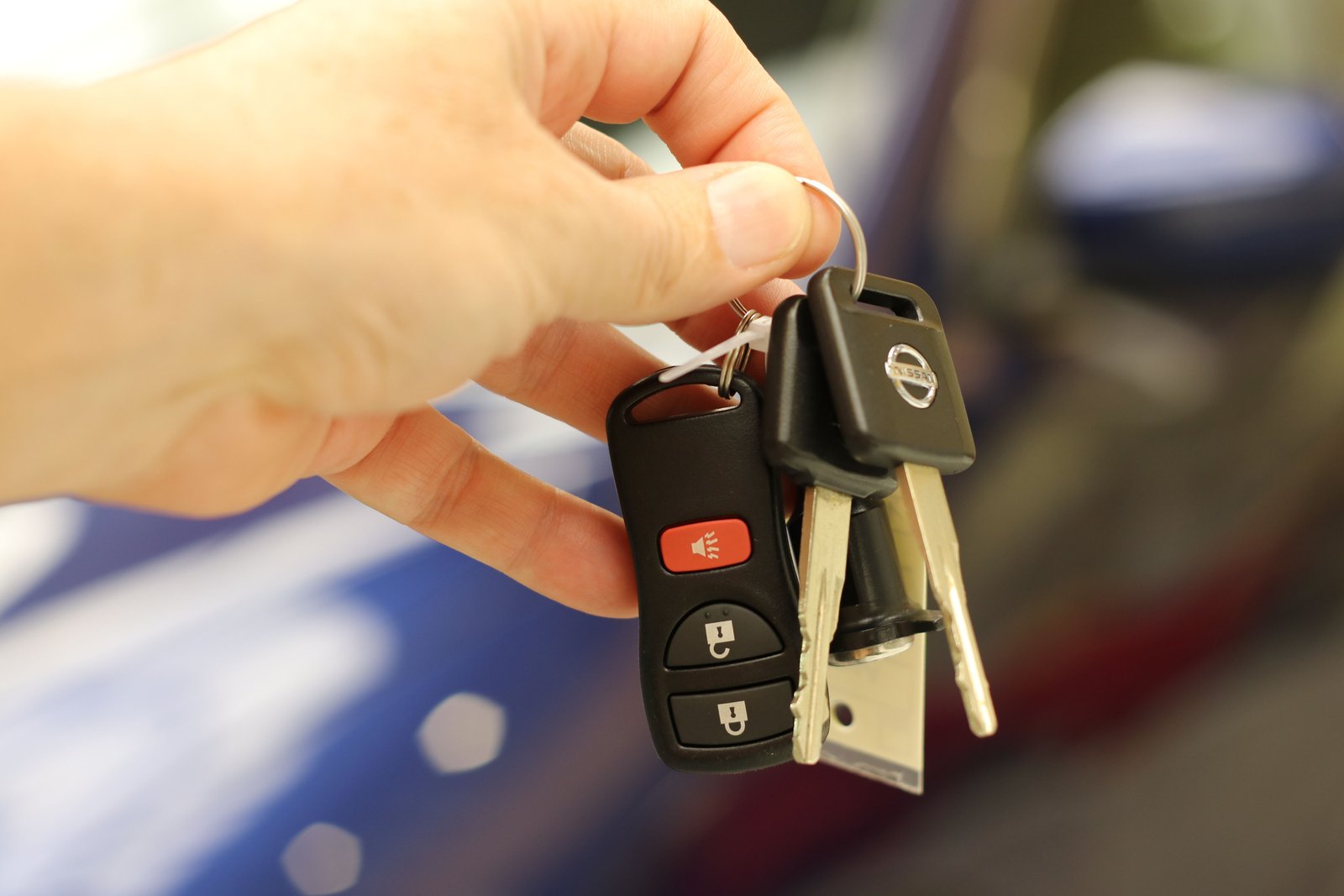 Smartphone and car key representing secure digital key distance ranging