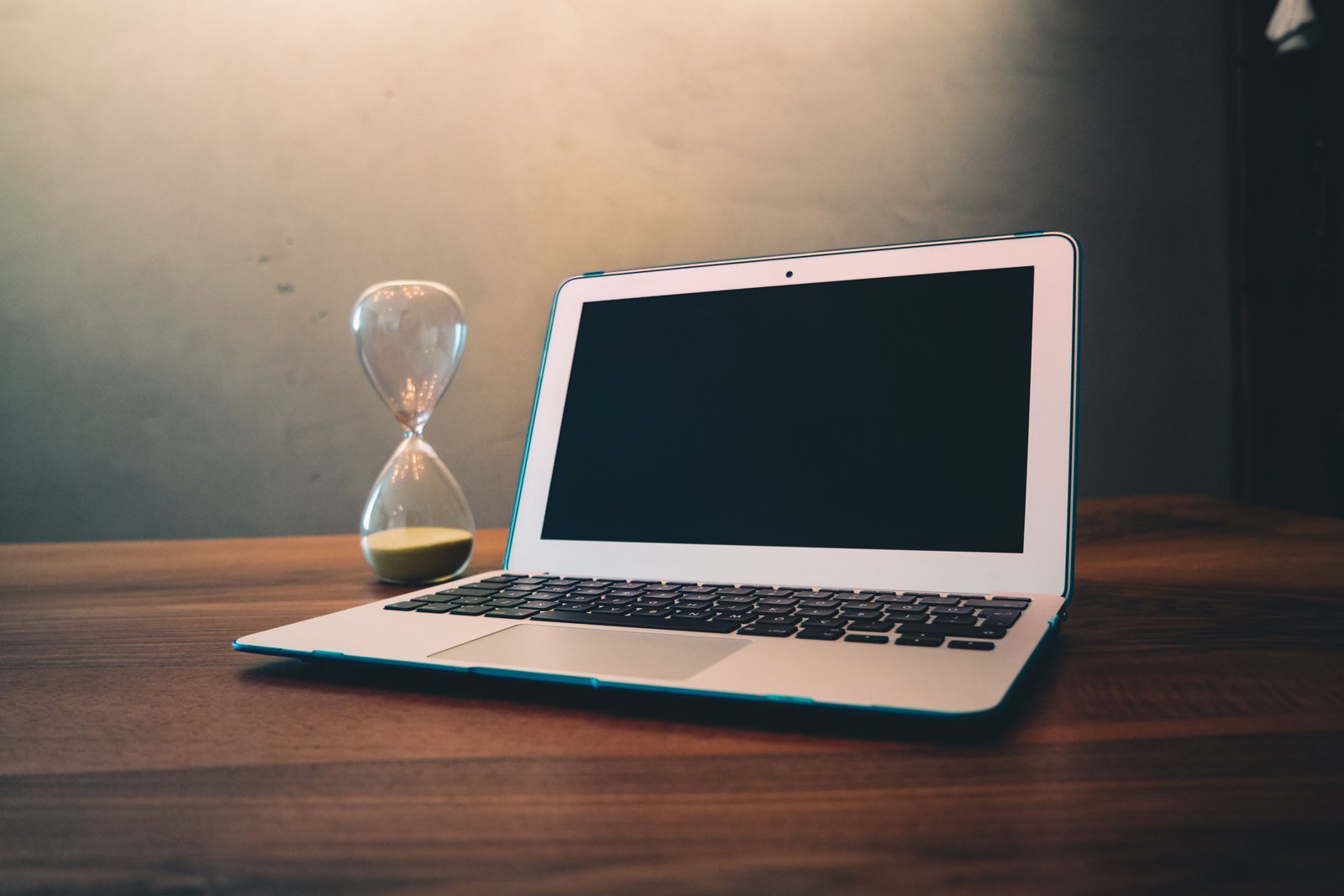 Laptop and notebook workspace for a reusable AI prompt library