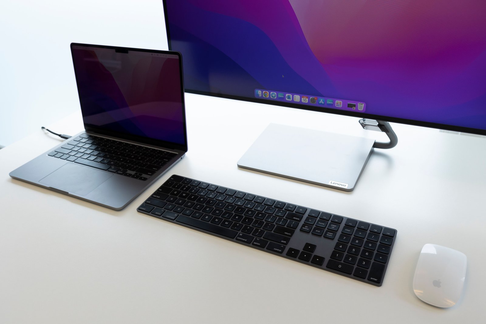 Travel laptop workspace using an external portable display